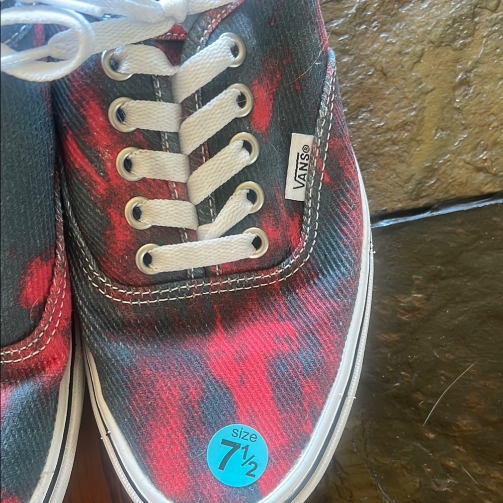Vans Tie-Dye Red and Black Sneakers men’s 7.5 NWOT - Picture 4 of 8